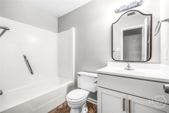 Building Photo - 615 W Tietgen St