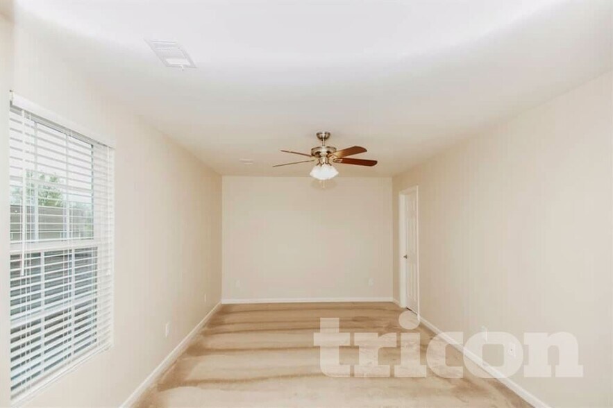 Building Photo - 2037 Silverton Cir