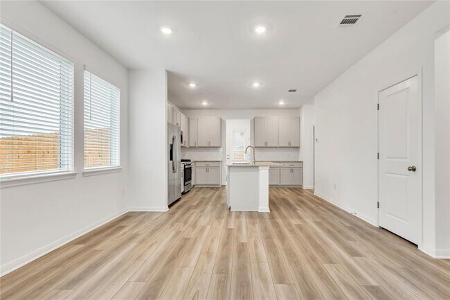 Building Photo - 5901 Jennifer Pasture Path