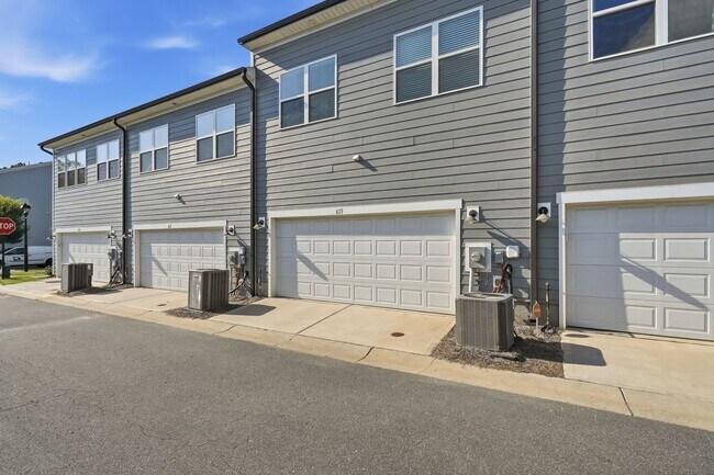 Building Photo - Like-New LoSo Townhome | 3BR + Loft | 2-Car Garage | Move-In Ready
