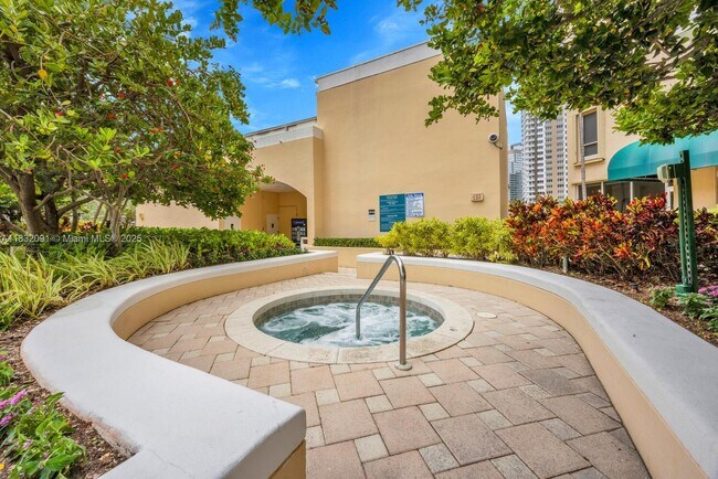 Building Photo - 888 Brickell Key Dr