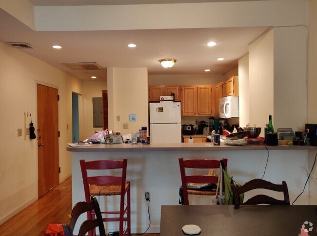 Building Photo - 1410 Beacon St