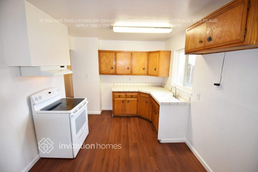 Building Photo - 6813 Weddigen Way