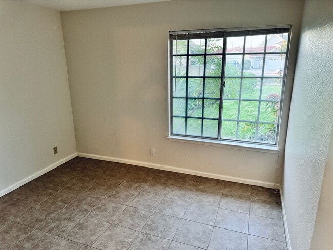 Building Photo - 10536 Perch Ave