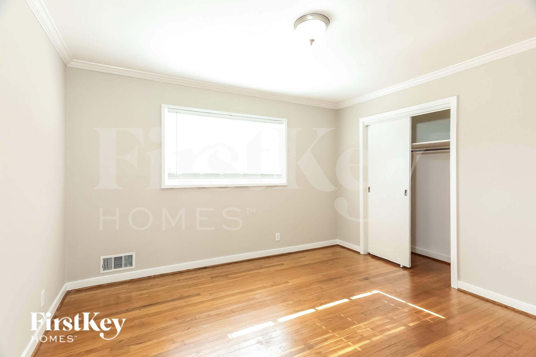 Building Photo - 3364 Valley Park Dr