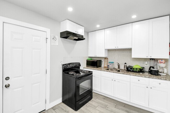Building Photo - 5435 Pardee St