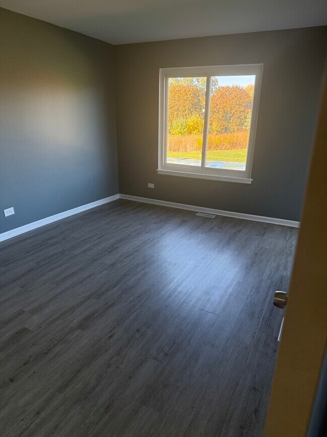 Building Photo - 1319 Kingsbury Dr