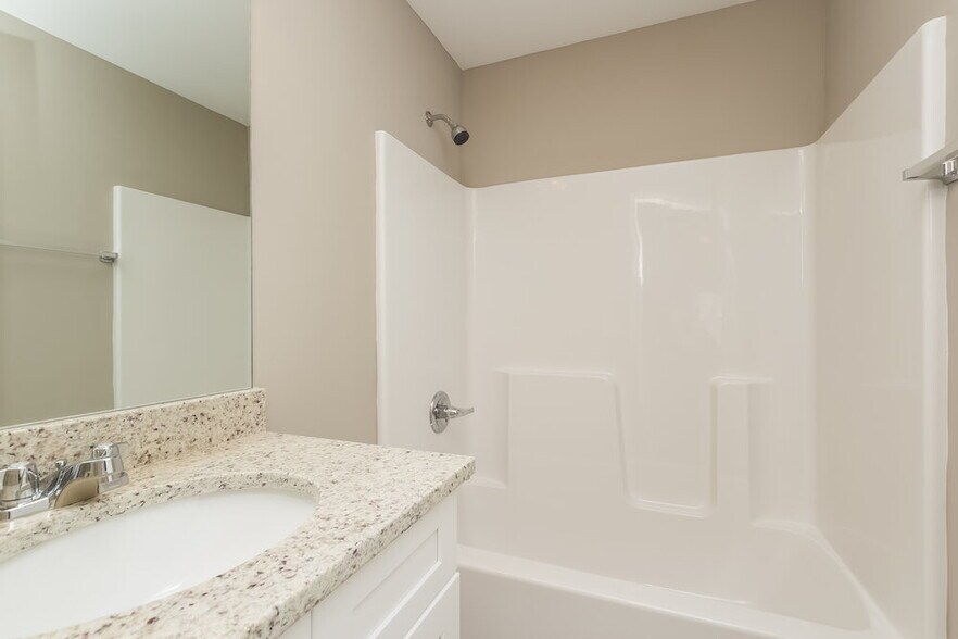 Building Photo - 601 Fieldcrest Dr
