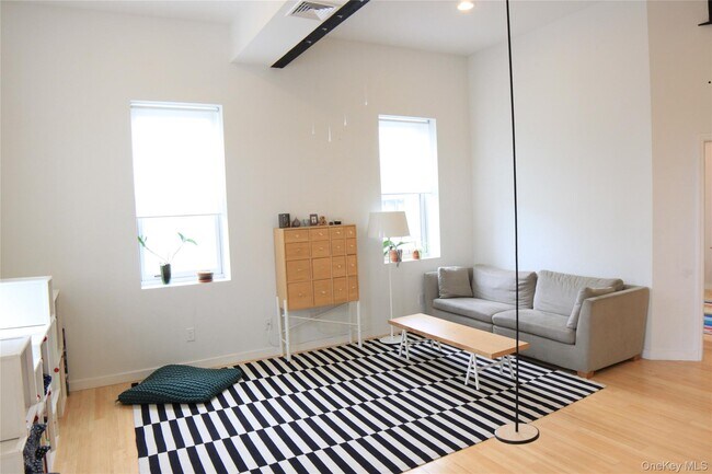 Building Photo - 217 Main St