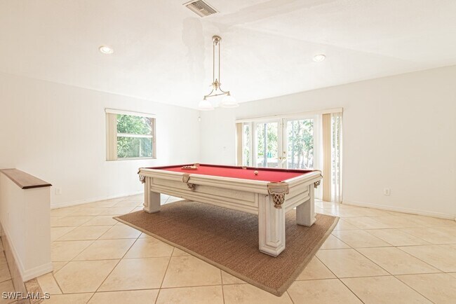 Building Photo - 590 6th St NE