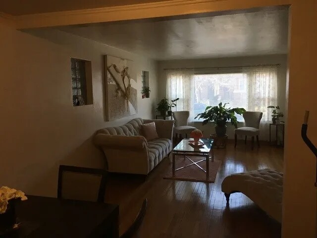 Building Photo - 7827 S Ridgeland Ave