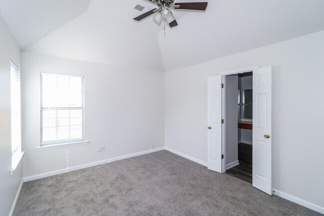 Building Photo - 7068 Kings Crown Dr