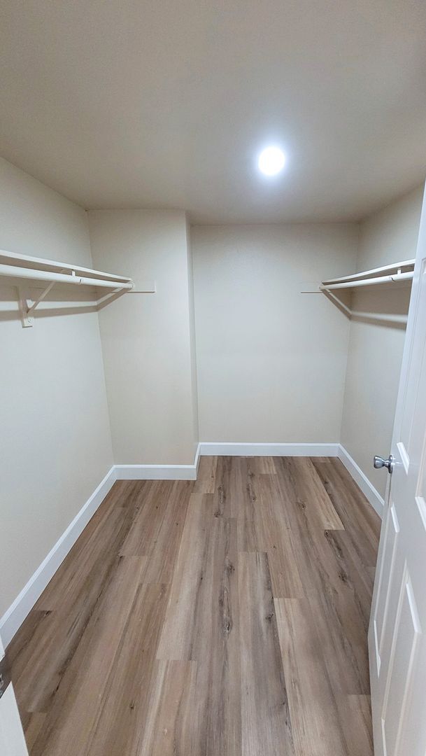 Building Photo - Beautifully Remodeled 3 Bed 3 Bath Townhou...