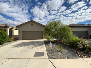 Building Photo - 3 Bedroom Single Story Home Available Near...
