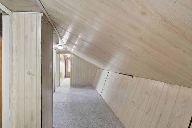 Building Photo - 408 River Ln