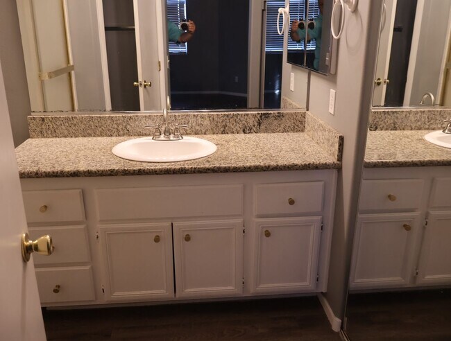 Building Photo - Single Story remodeled home
