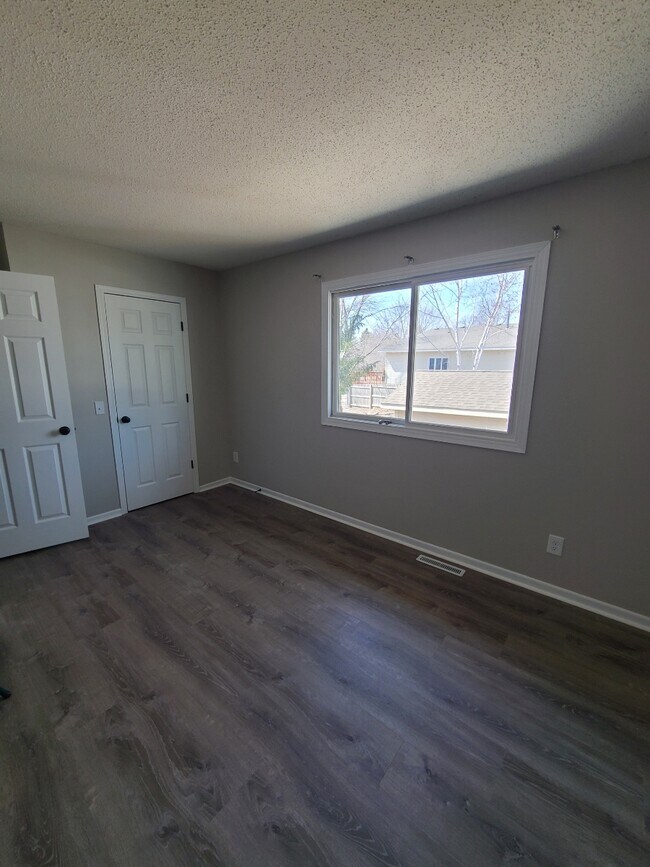 Building Photo - 5596 Amblewood Dr NE