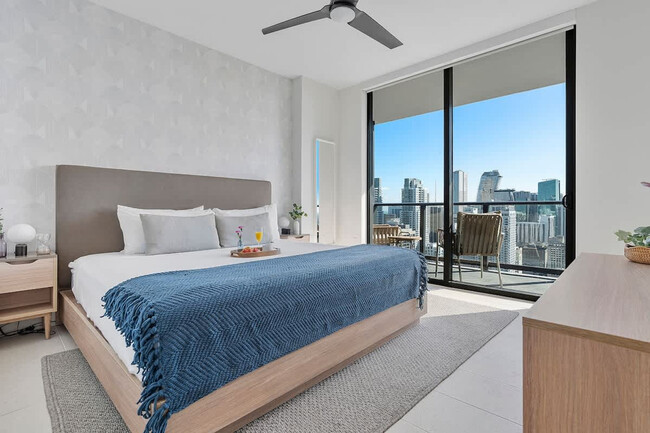 Building Photo - 601 NE 1st Ave