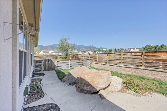 Building Photo - $3,650 - 4 Bed, 4 Bath Home with 4 Car Gar...