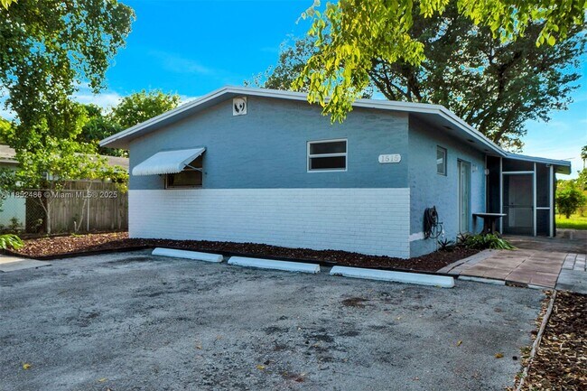 Building Photo - 1515 NW 2nd Ave