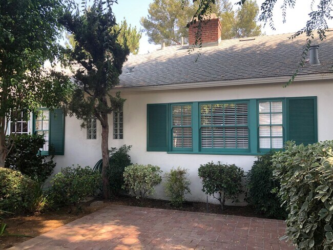 Building Photo - COMING SOON! Beautiful Home near Warner Brothers Studio! AVAILABLE 6/10/2026