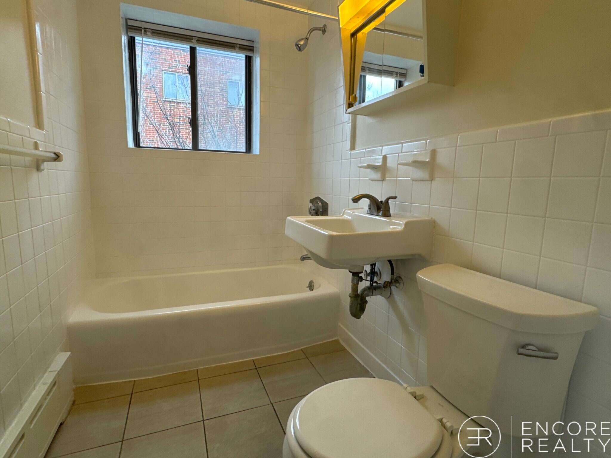 Building Photo - 5 Chester St