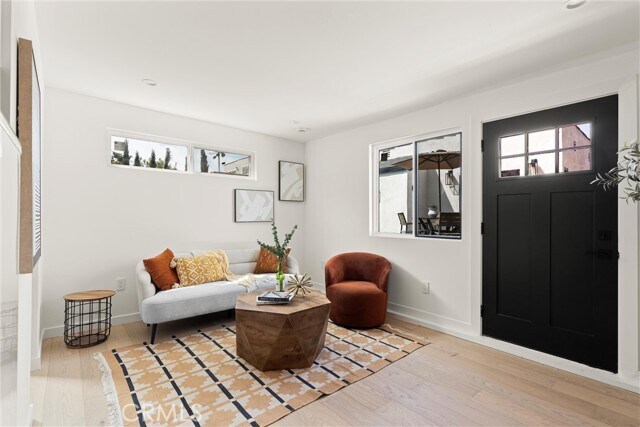 Building Photo - 158 S Formosa Ave