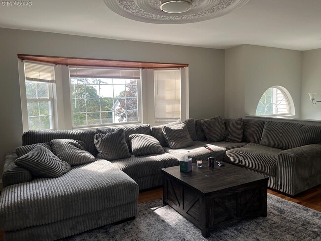 Building Photo - 39 Elder Ave