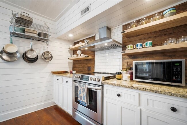 Building Photo - 237 Coming St