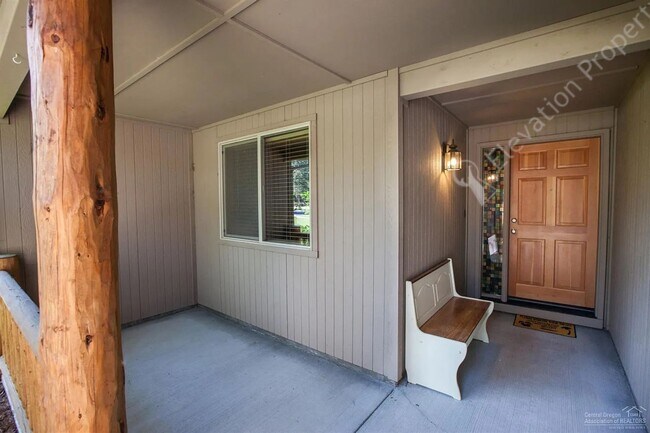 Building Photo - * Coming soon- Unfurnished * 3BR - 2BA Sin...