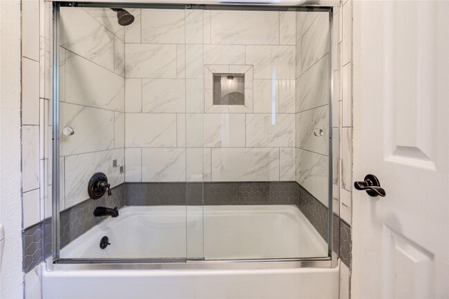 Building Photo - 6206 Clear Canyon Dr