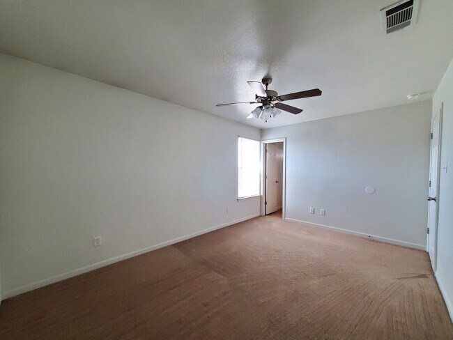 Building Photo - 1204 Cinch Dr