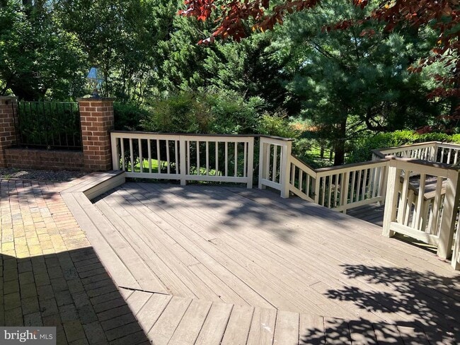 Building Photo - 10220 Cedar Pond Dr