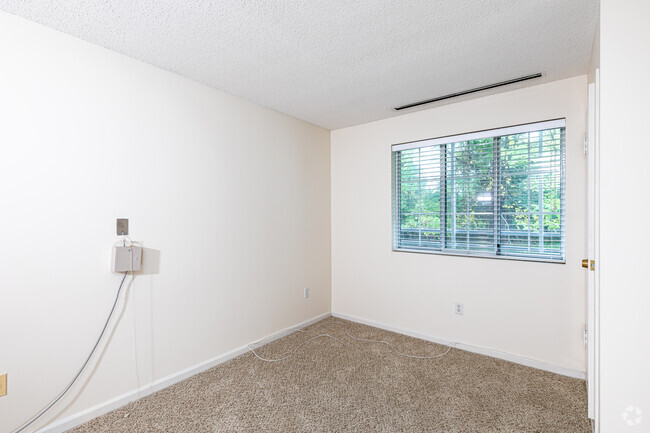 1BR, 1BA Traditional - Bedroom - The Heights