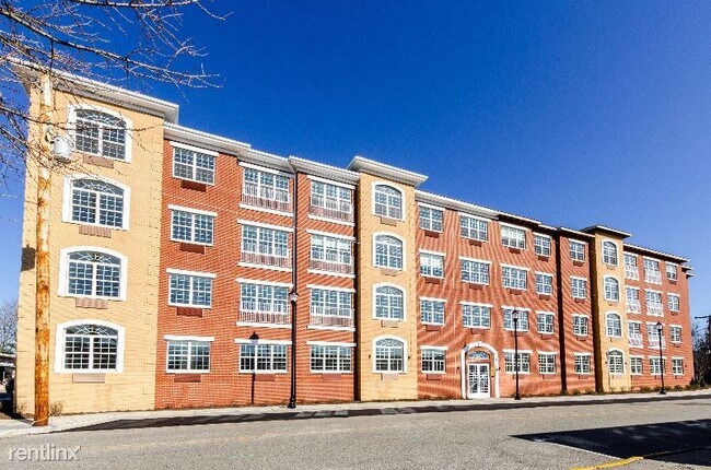 Building Photo - 2 br, 2 bath Condo - 21 Lakeside Ave