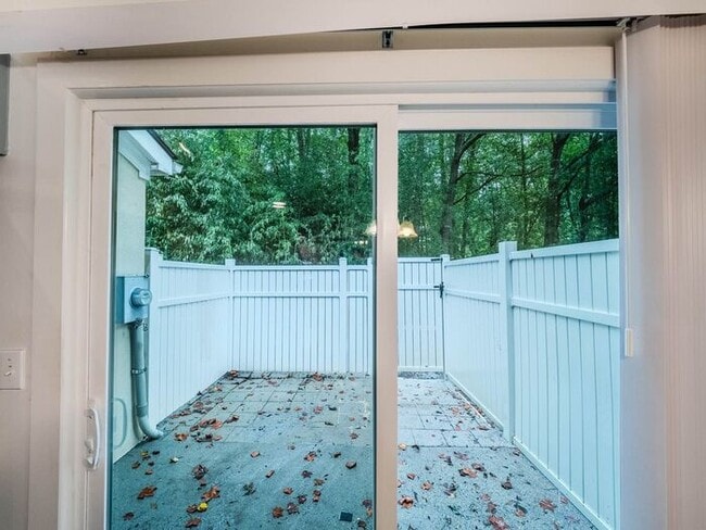 Building Photo - 1607 Cove Creek Cir
