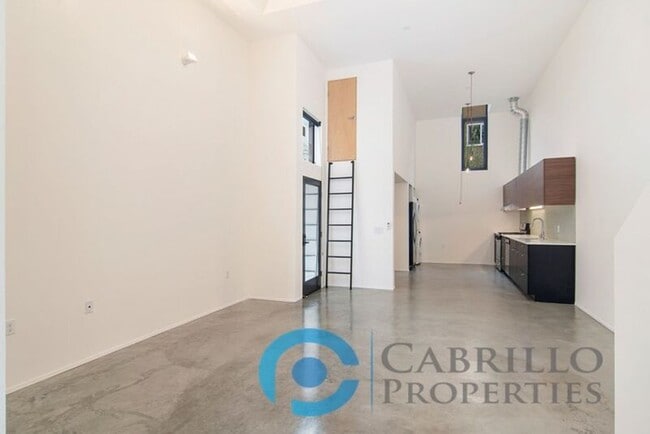 Building Photo - 2870 Fourth Ave