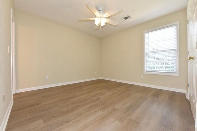 Building Photo - 2428 E University Dr