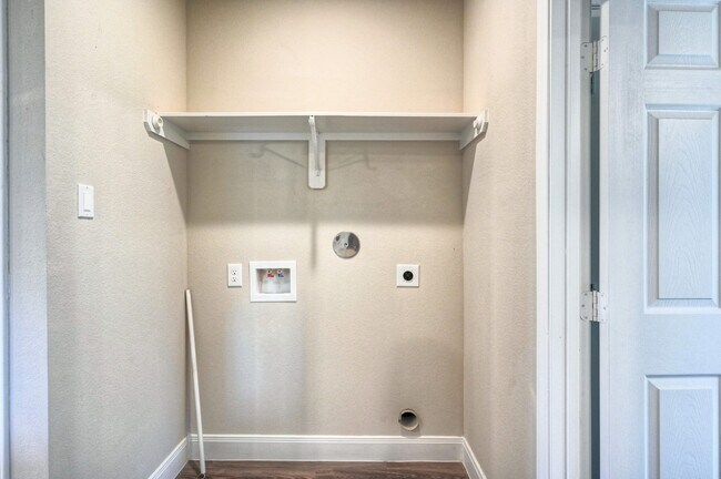 Building Photo - 9638 WARM Spgs