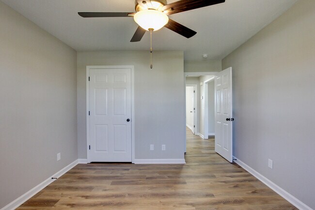 Building Photo - 51 Winding Oaks