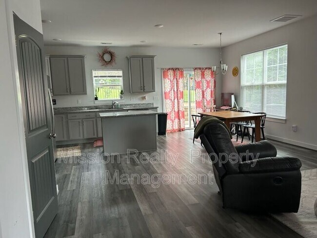 Building Photo - 4509 Josephine Ln