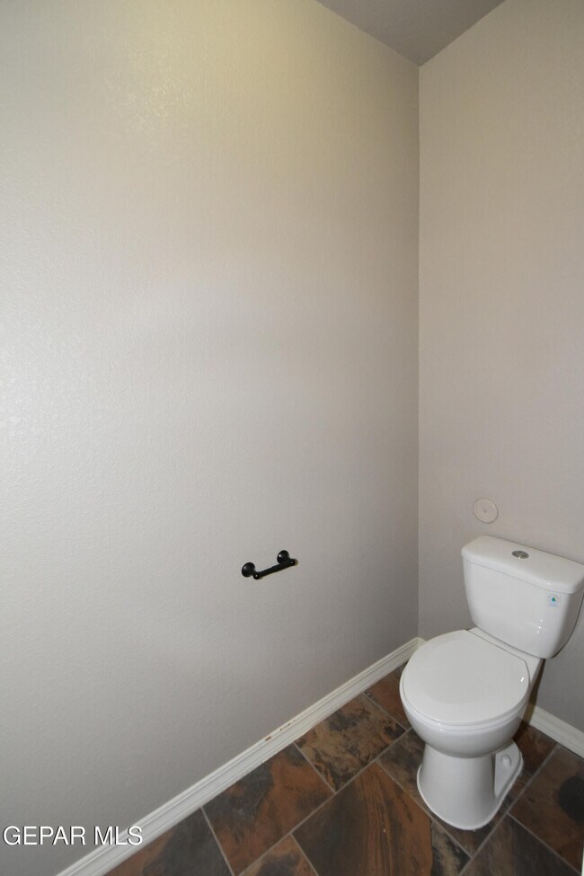 Building Photo - 300 Saltford Pl