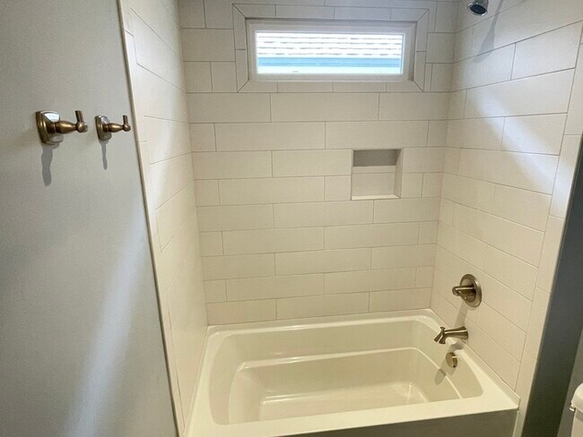 Building Photo - Green Hills/Lipscomb area home built in 20...