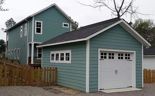 Building Photo - 209 Springwood Way