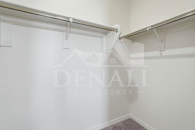 Building Photo - 10941 N 165th Ave