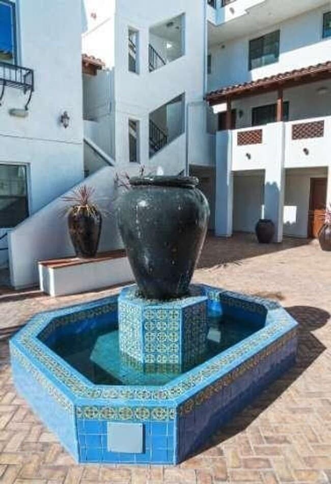 Building Photo - Single Story 2 + 2, plus Den Condo in Downtown Ventura Cannery!