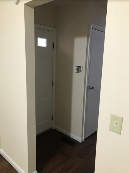 Building Photo - 2665 Bellevue Ave