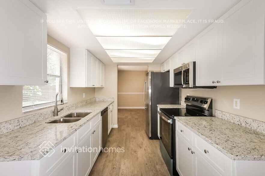 Building Photo - 709 Sandy Creek Dr