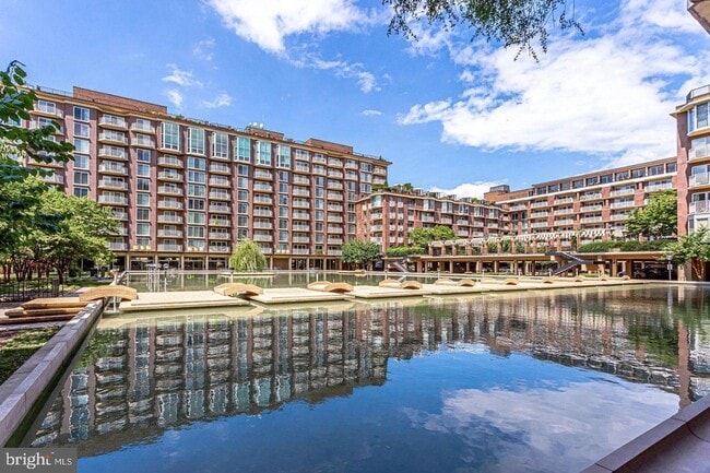 Building Photo - 560 N Street SW Unit UNIT N409