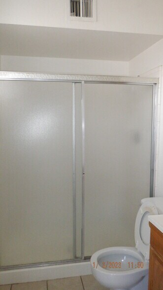 master bath - 563 N Santa Anna